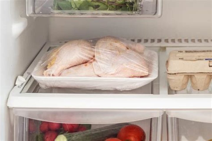 Which shelf in the refrigerator is best for thawing frozen meat